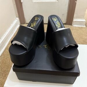 So Me Black Chunky Platform Slide Sandals